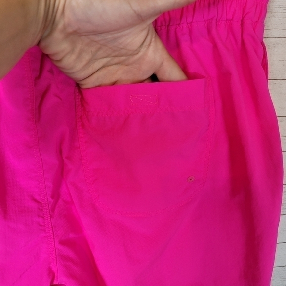 MOUNTAIN HARDWEAR NYLON TRACK SHORTS IN HOT PINK, SZ SMALL - Picture 9 of 15